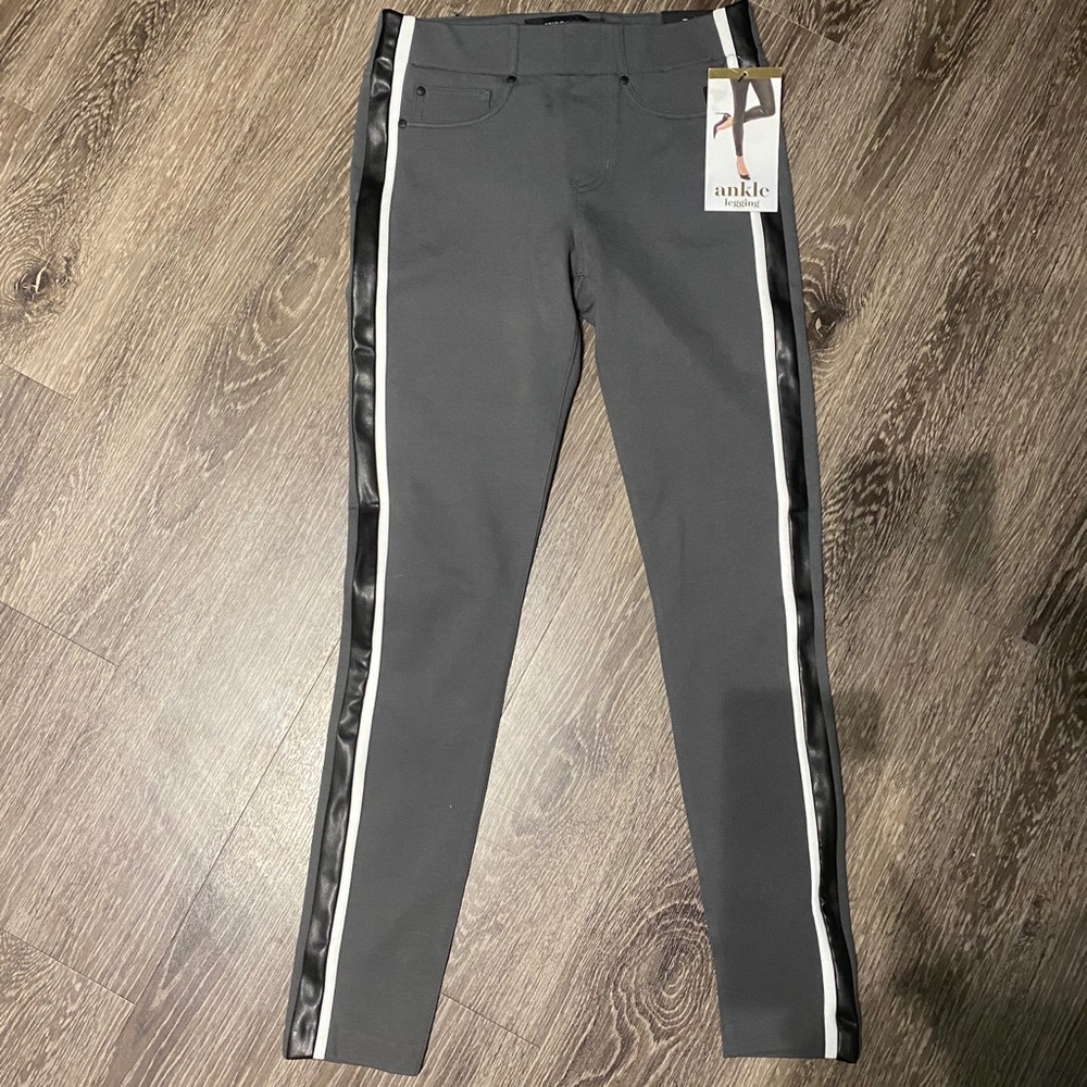 NWT Liverpool Stretchy Legging Pants